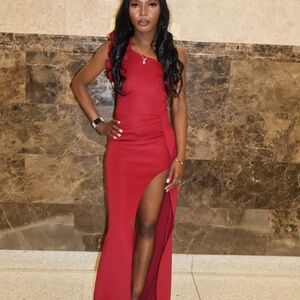 Elegant Red One-Shoulder Gown